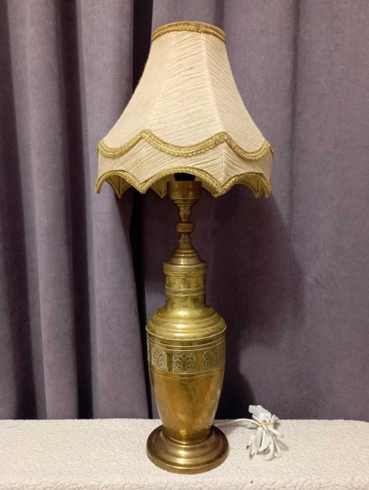 Много красиви старинни лампи