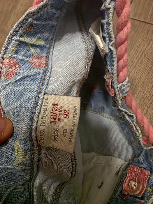 Blugi Zara mărimea 92cm stare foarte bună