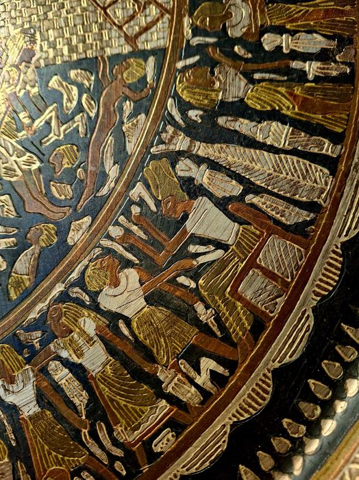 Старинен египетски меден поднос със сребърни и златни орнаменти