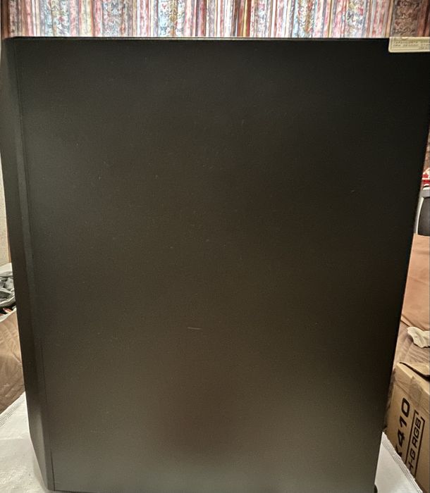 Продавам геймърски компютър AMD Ryzen 5 5600 / RX 6600 8GB / 16GB RAM / 1TB SSD