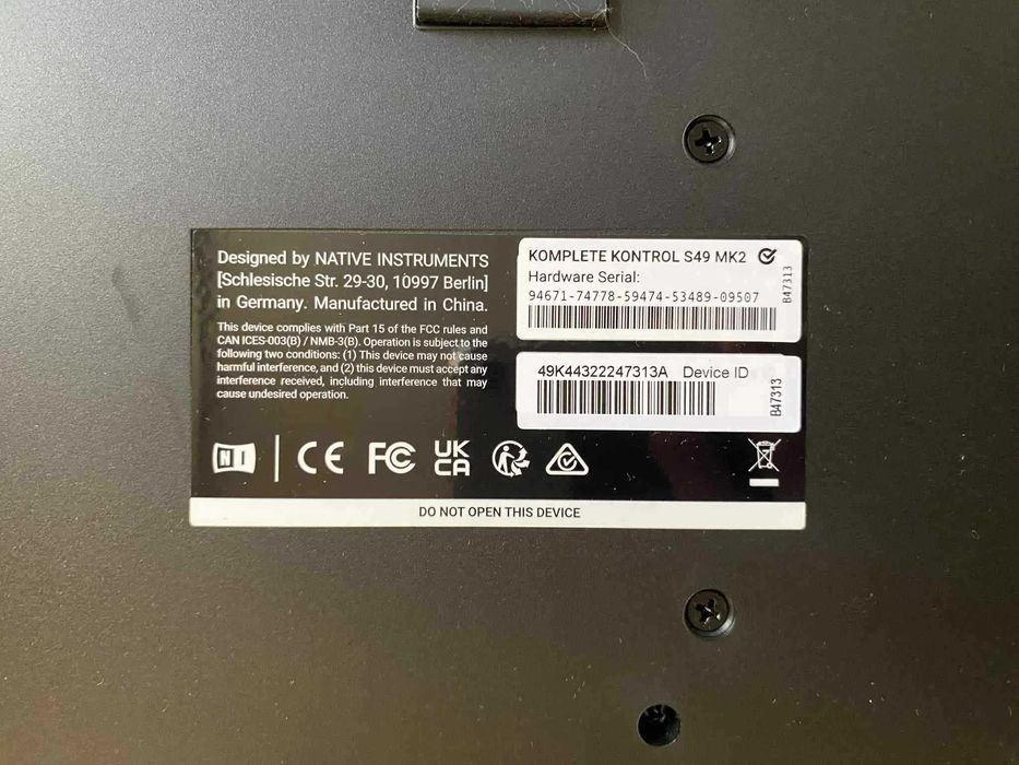 Native Instruments Komplete Kontrol S49 MK2 | Отлично състояние |