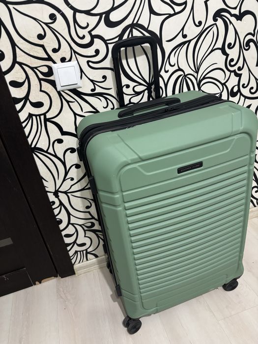 Чемодан Sharper