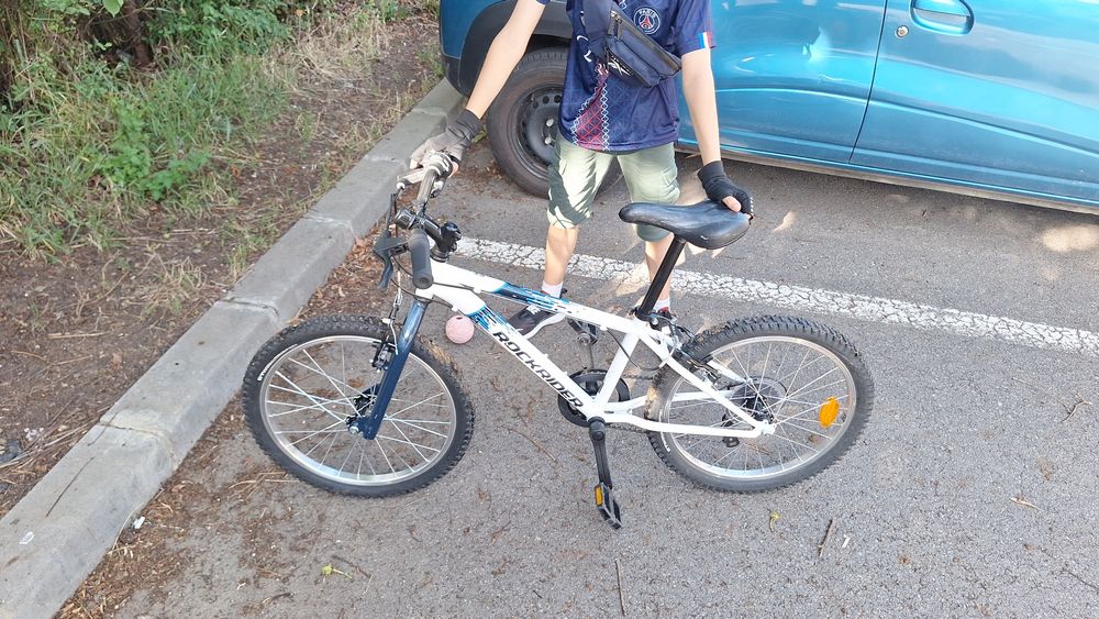 Vand urgant bicicleta Rockrider ST 120