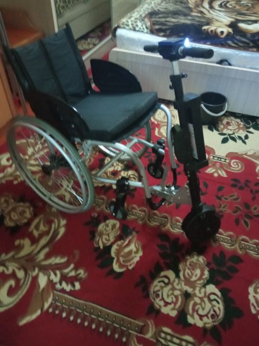 Продам электронную коляску