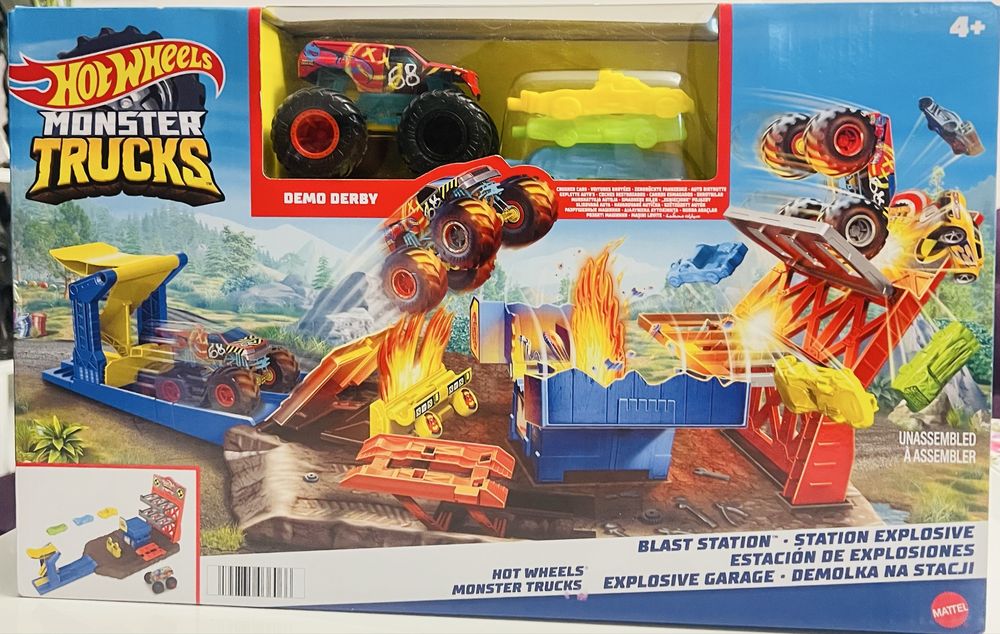 Hot Wheels Monster truck explosive garage