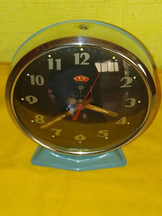 Стар Китайски настолен часовник , будилник  Polaris