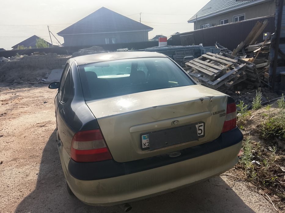 Авто Opel Vektra 1,6