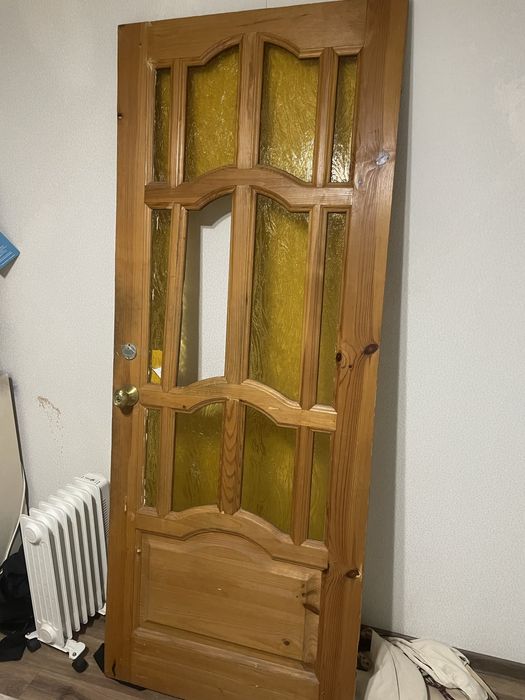 Продам деревянную дверь