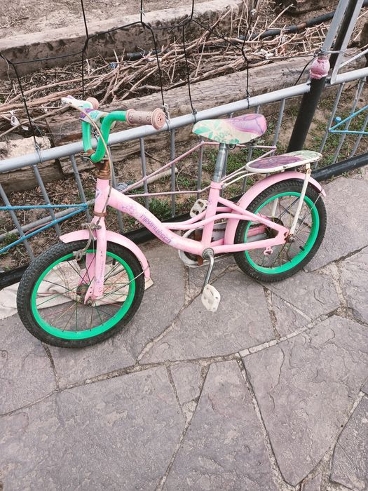 Детский коляска и велосипед