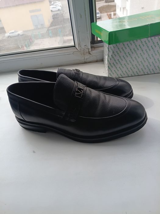 Продав обувь, туфли