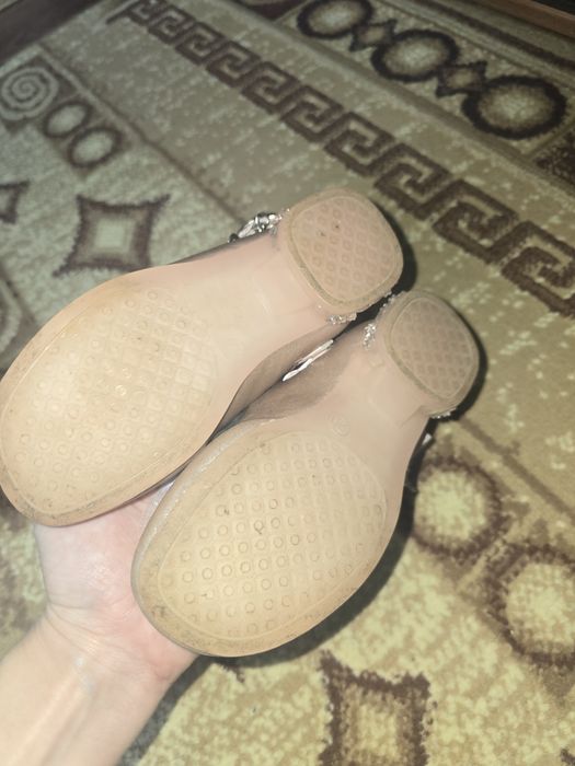 Продам туфельки на девочку