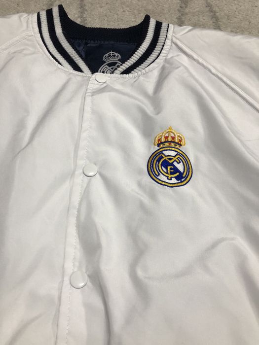 Geaca tip college real madrid originala marime xl geaca alba real xl