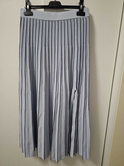 Fusta tricotata cu pliseuri MANGO marimea M. NOUA cu eticheta!!!
