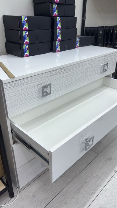 Продается глянцевый комод