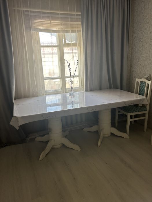 Стол большой белый
