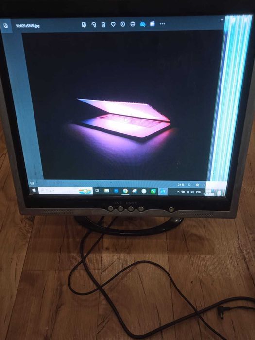 монитор 45 см диагональ с полосами на экране