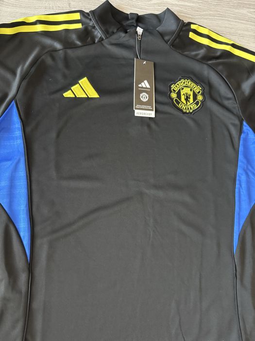 Екип Адидас Манчестър Юнайтед