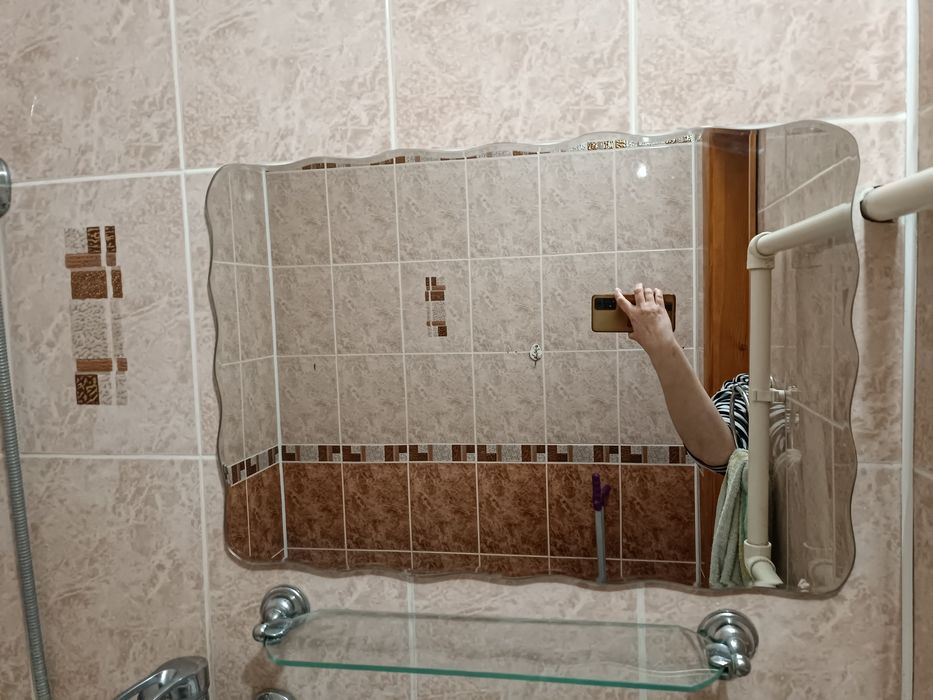 Продам зеркало в ванную комнату