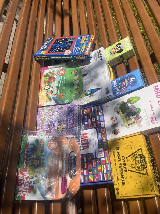 продаются игрушки