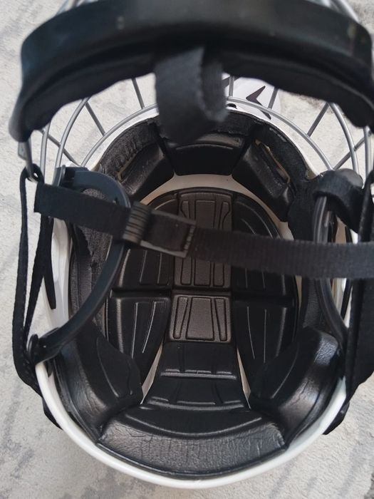 Хоккейный шлем с перчатками