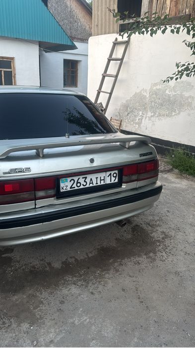 Мазда 626 седан 1990