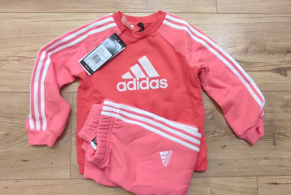 Нов екип Адидас 12-18 месеца и 2 години