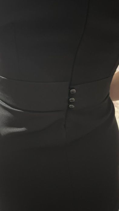 Чёрное длинное платье