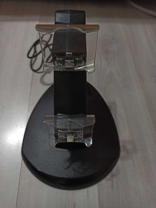 Стойка и зарядно за два джойстика PS4