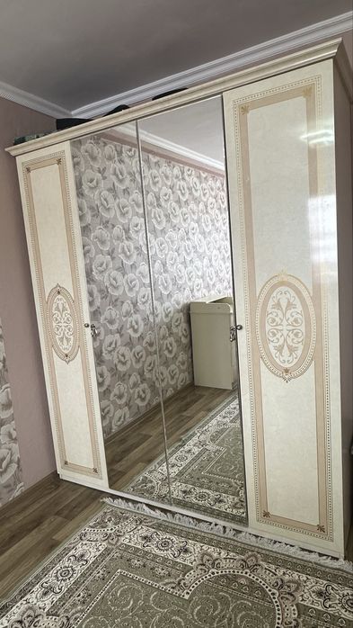 Продам спальный гарнитур