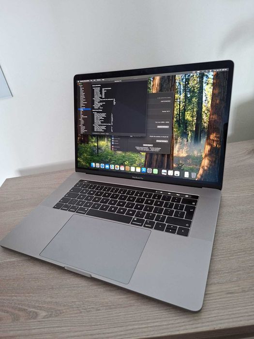 Macbook Pro 15 inch 2019 256GB SSD 16GB RAM touchbar baterie 2 cicluri