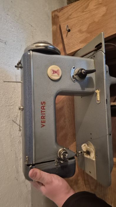 Шевна машина Veritas с масичка