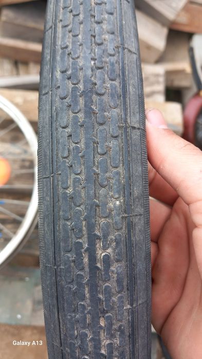 Продавам 2бр външи гуми 20"цола и 2бр капли