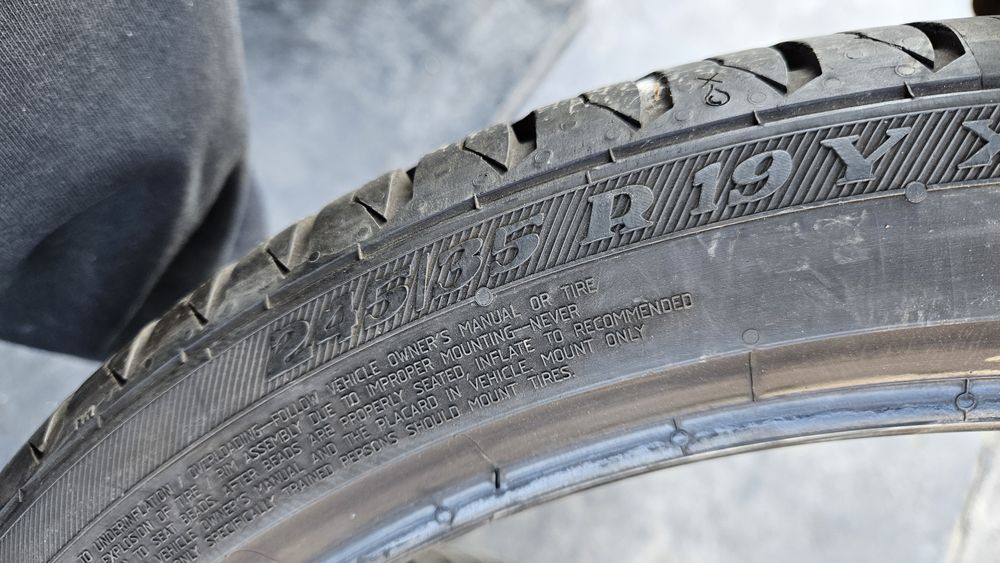 2бр гуми 245 35 19 дот 22