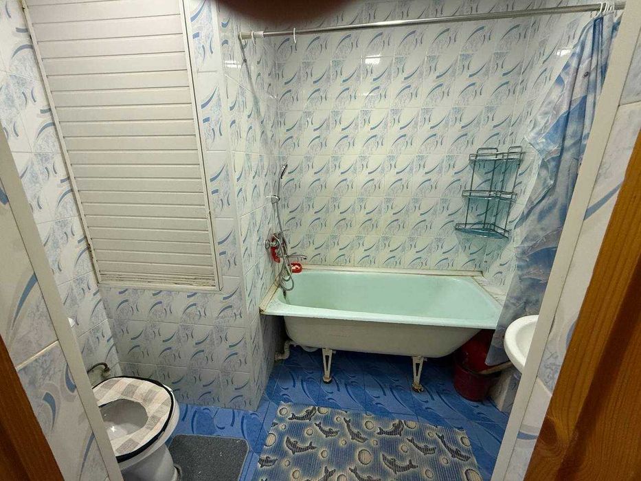 Massiv Qo'yliq-3 da 1-etajda 2-xonali kvartira arendaga beriladi