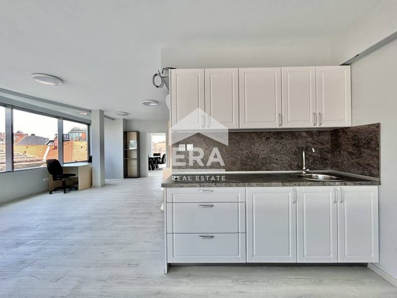 Дава се под наем Офис в София, Център - 134 кв.м за 2010 € - Снимка #2