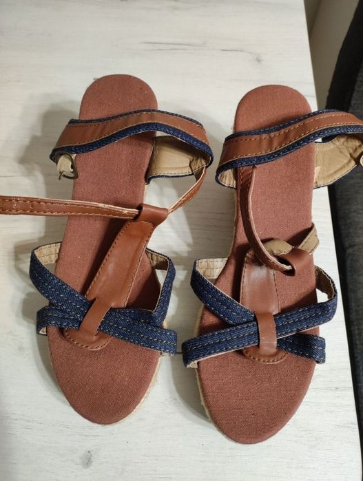 Продам босоножки 36 и 38 размера