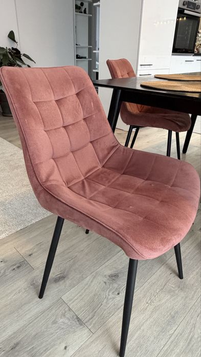 Scaune catifea roz pudrat