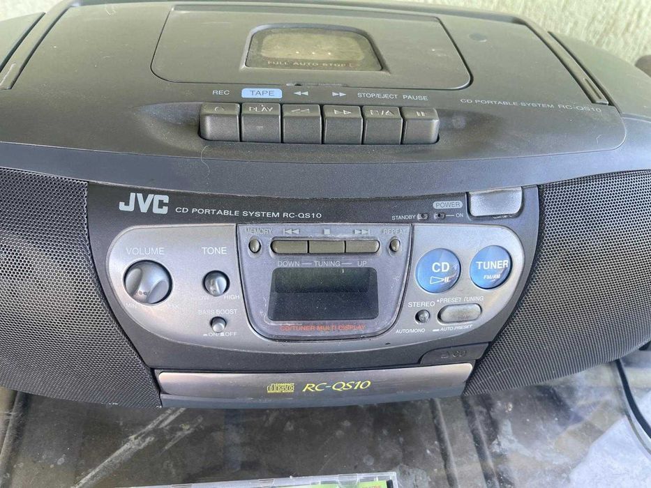Vând radio JVC RC-QS10BK radio CD casetofon portabil – radio funcțional, numai 100 lei