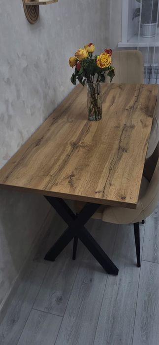 Продам стол кухонный в отличном состоянии