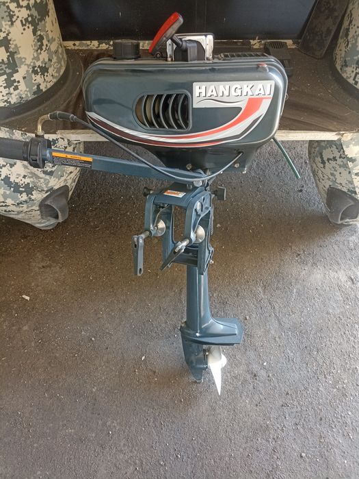 Продам лодку с мотором