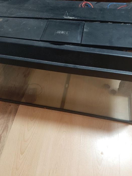 Vând diverse acvarii și pești de acvariu