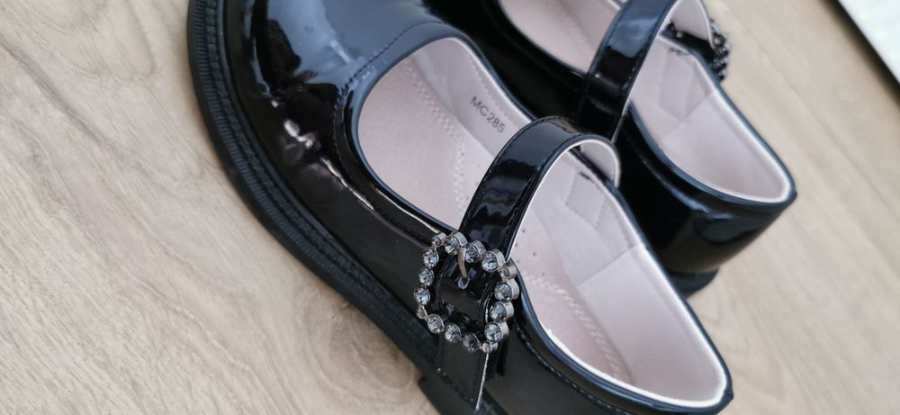 Pantofi marimea 33