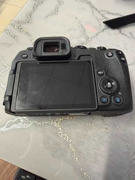 canon Rp със 2 батерии