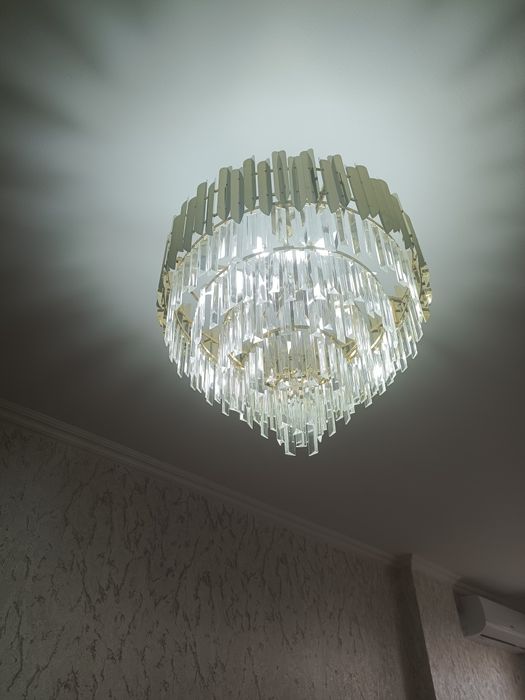 Продается люстра для зала или гостиной