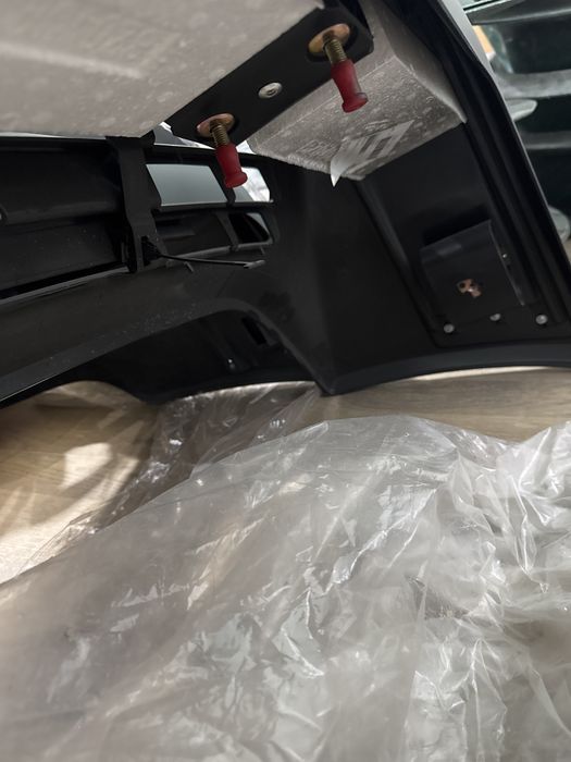 Продам 2 новых бампера w124 w201 Тайвань