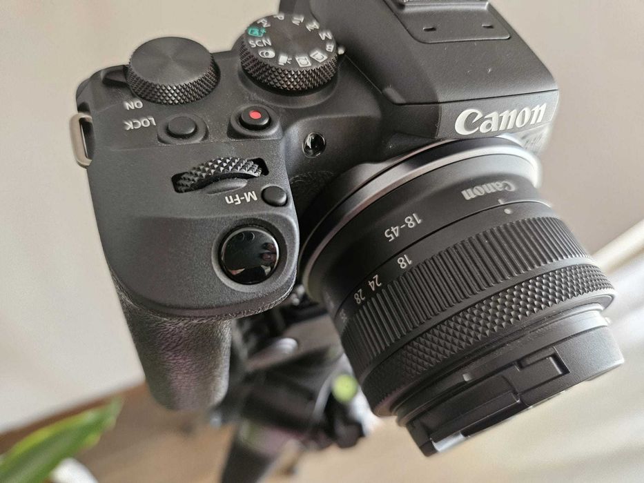 Canon EOS R10 cu garantie