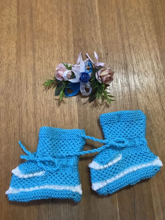 Бебешки ръчно плетени терлички