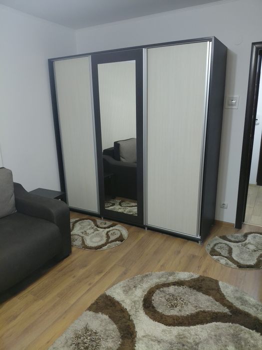 Închiriez garsoniera