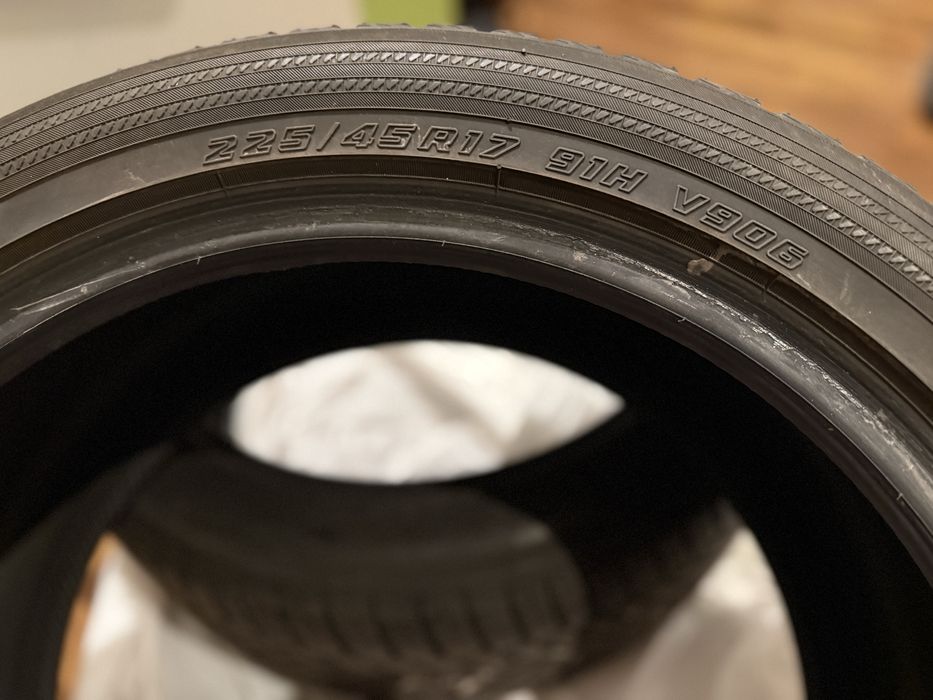 225/45 R17 YOKOHAMA BluEarth Winter V906 - 2 броя