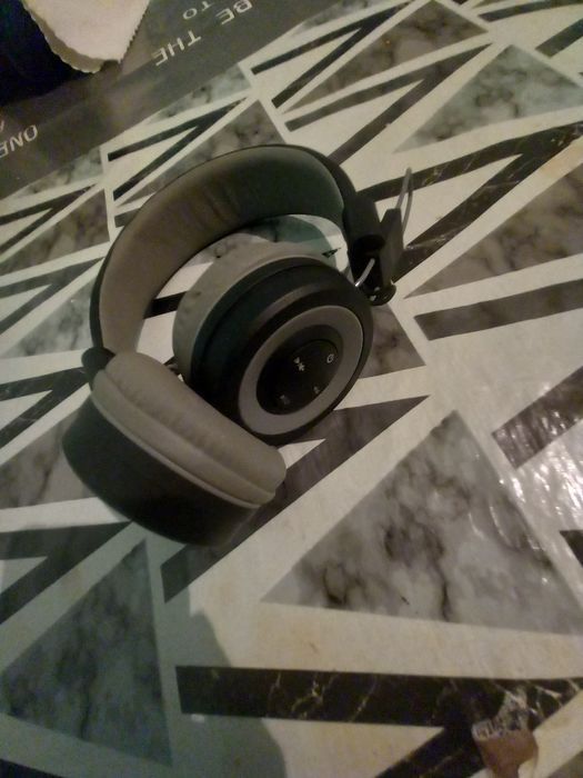 Продам наушники Celebrat